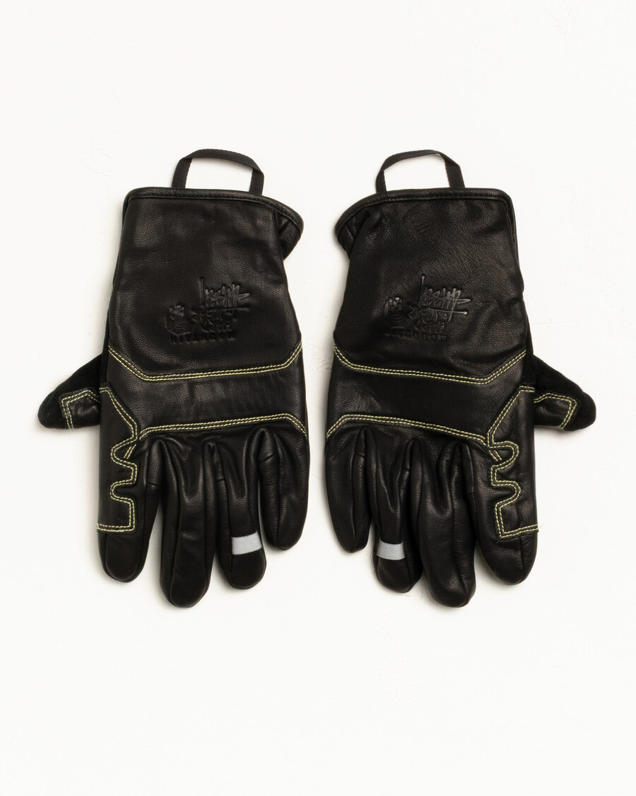 stüssy mountain hardwear powdergate glove in black